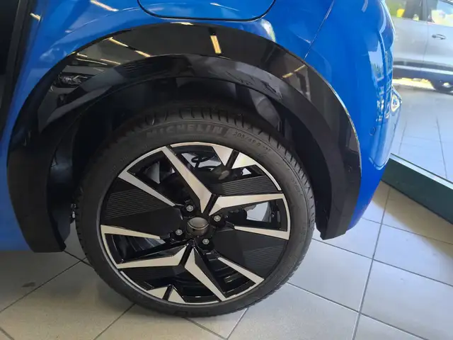 Peugeot 208 view 10