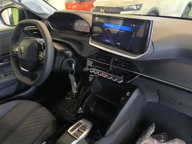 Peugeot 208 view 13