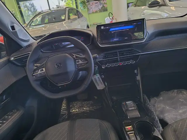 Peugeot 208 view 12
