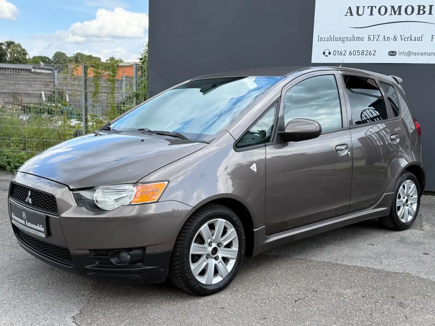 Mitsubishi Colt 1.1 35 Jahre *2-HAND*TÜV NEU*KLIMA*ALU*PDC* Bruin - 2