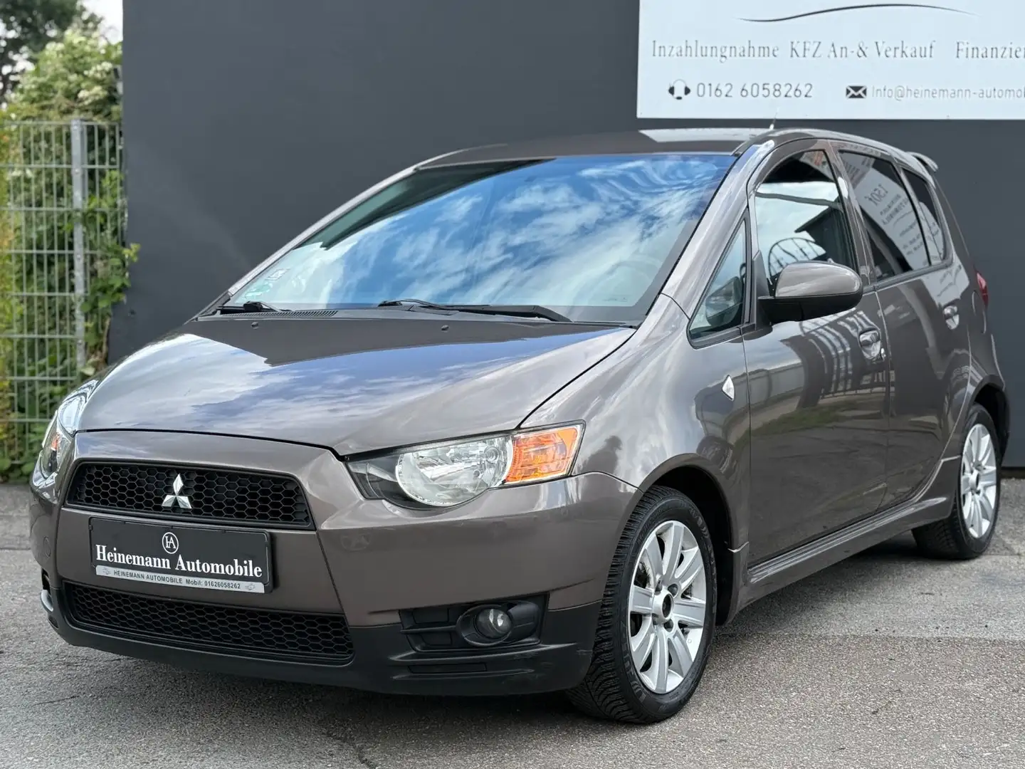 Mitsubishi Colt 1.1 35 Jahre *2-HAND*TÜV NEU*KLIMA*ALU*PDC* Bruin - 1