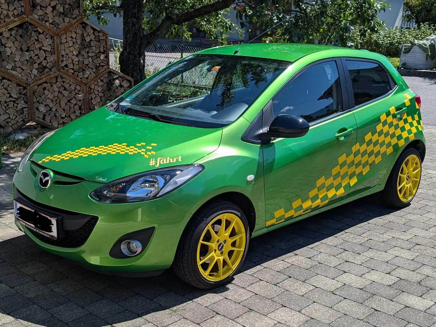 Mazda 2 Mazda 2 1,3i Takumi Grün - 1