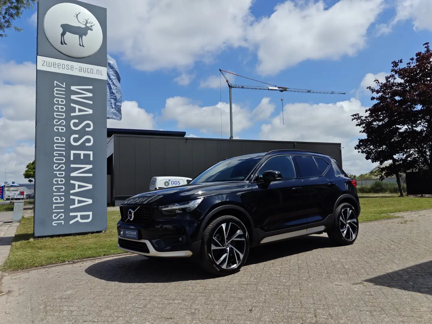 Volvo XC40 T5 Recharge R-Design | Rijklaarprijs | Trekhaak | Zwart - 1
