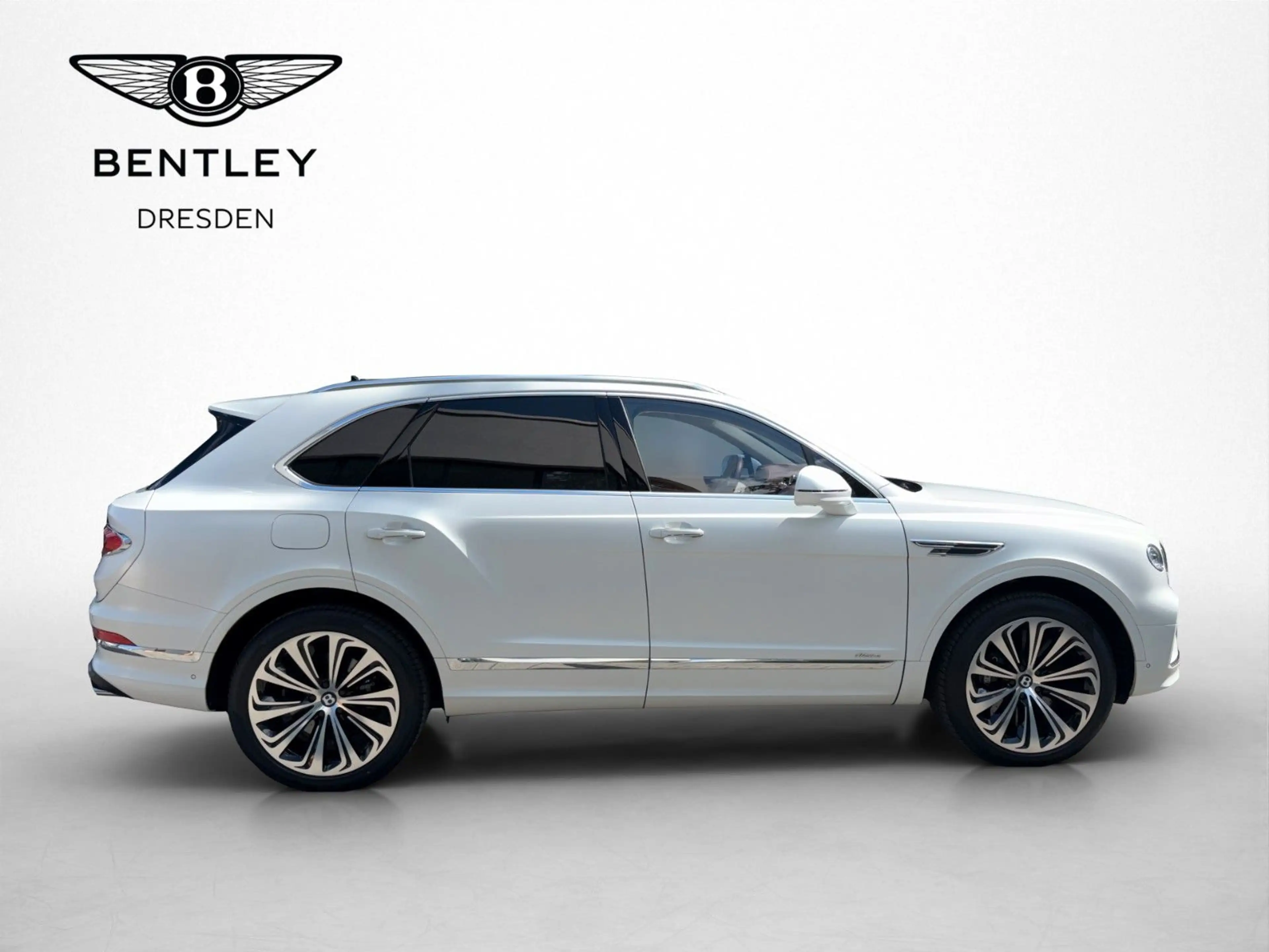 Bentley Bentayga 4.0 V8 white satin — photo 7