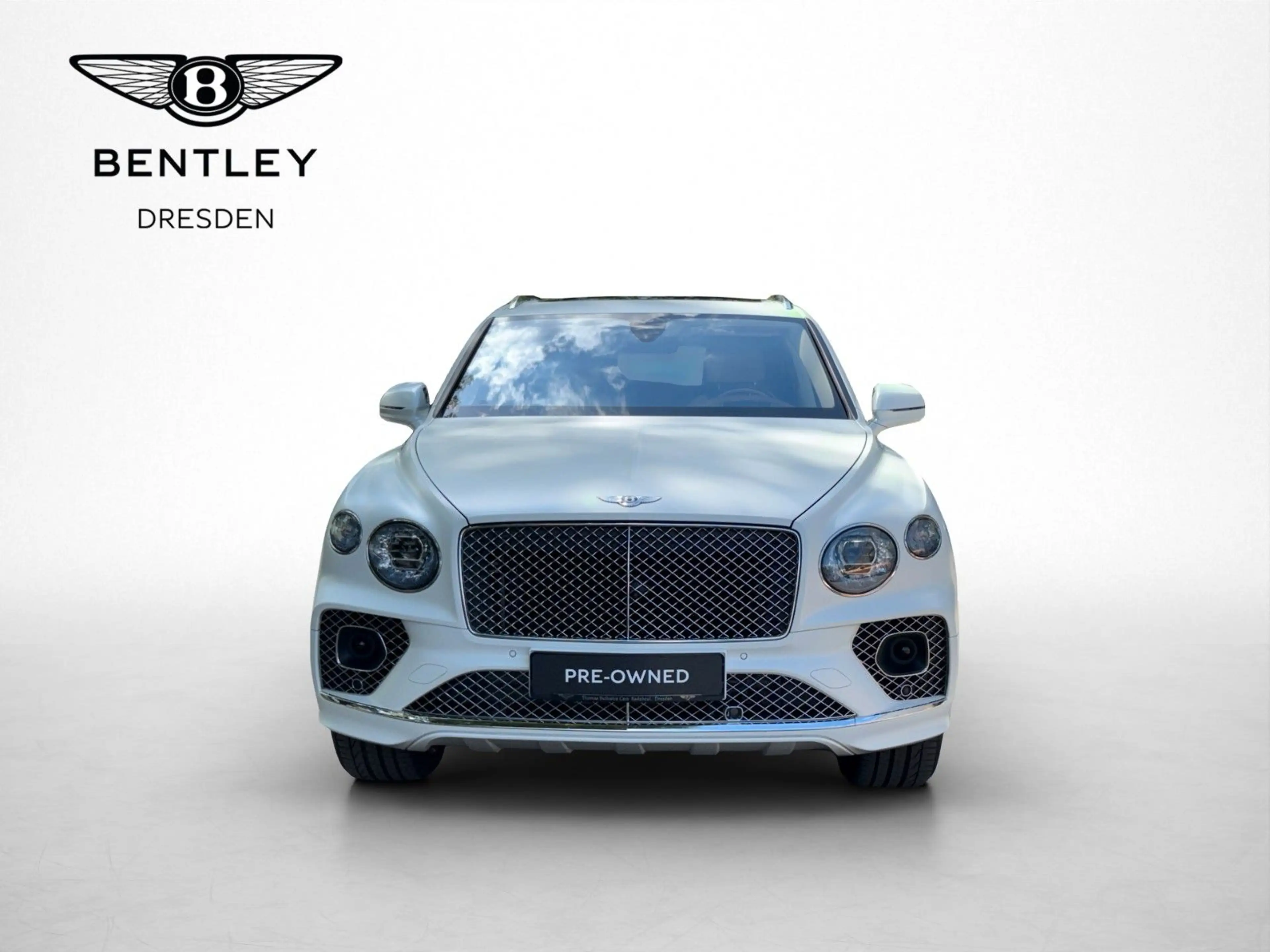 Bentley Bentayga 4.0 V8 white satin — photo 2
