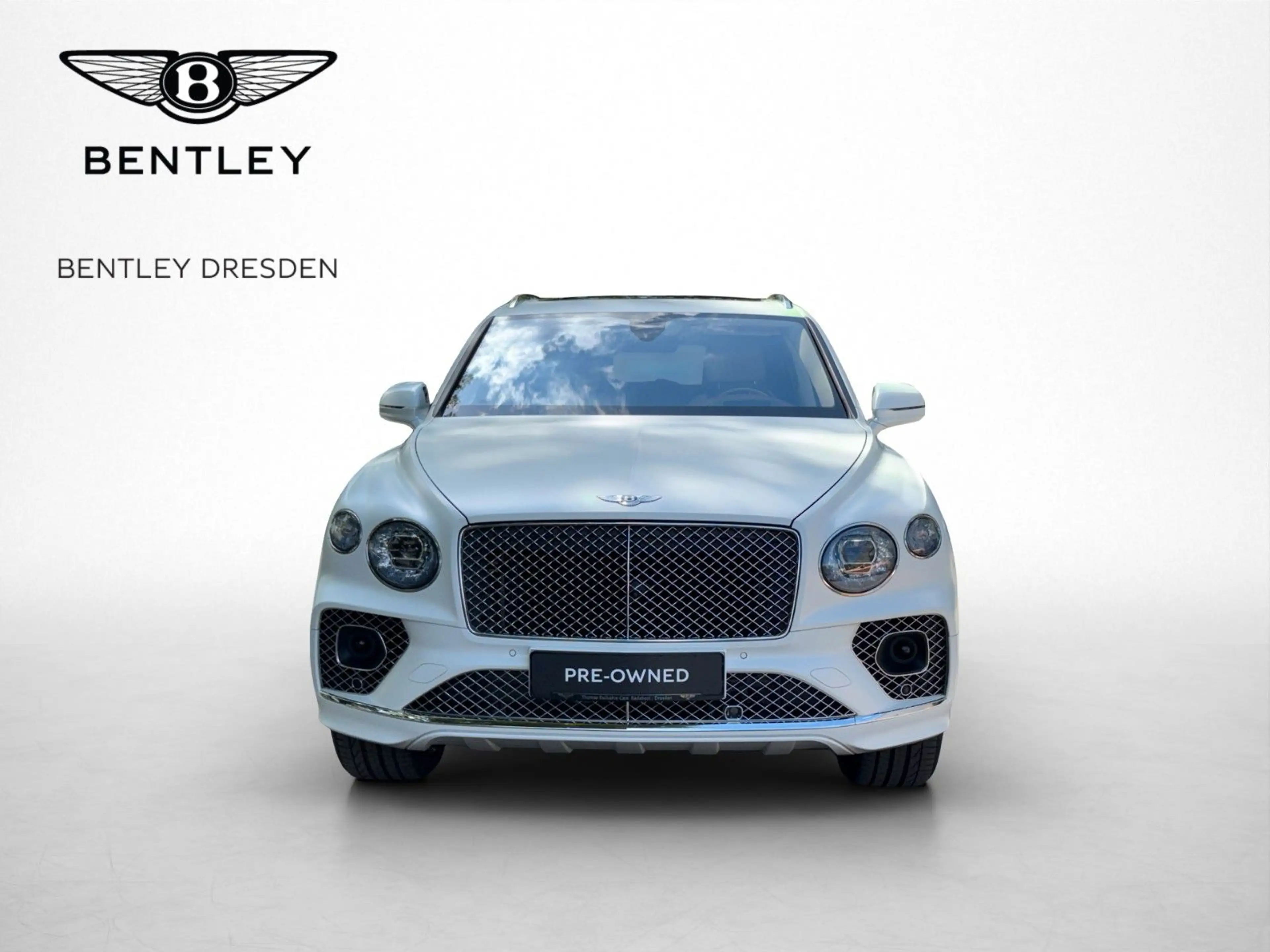 Bentley Bentayga 4.0 V8 white satin — photo 2
