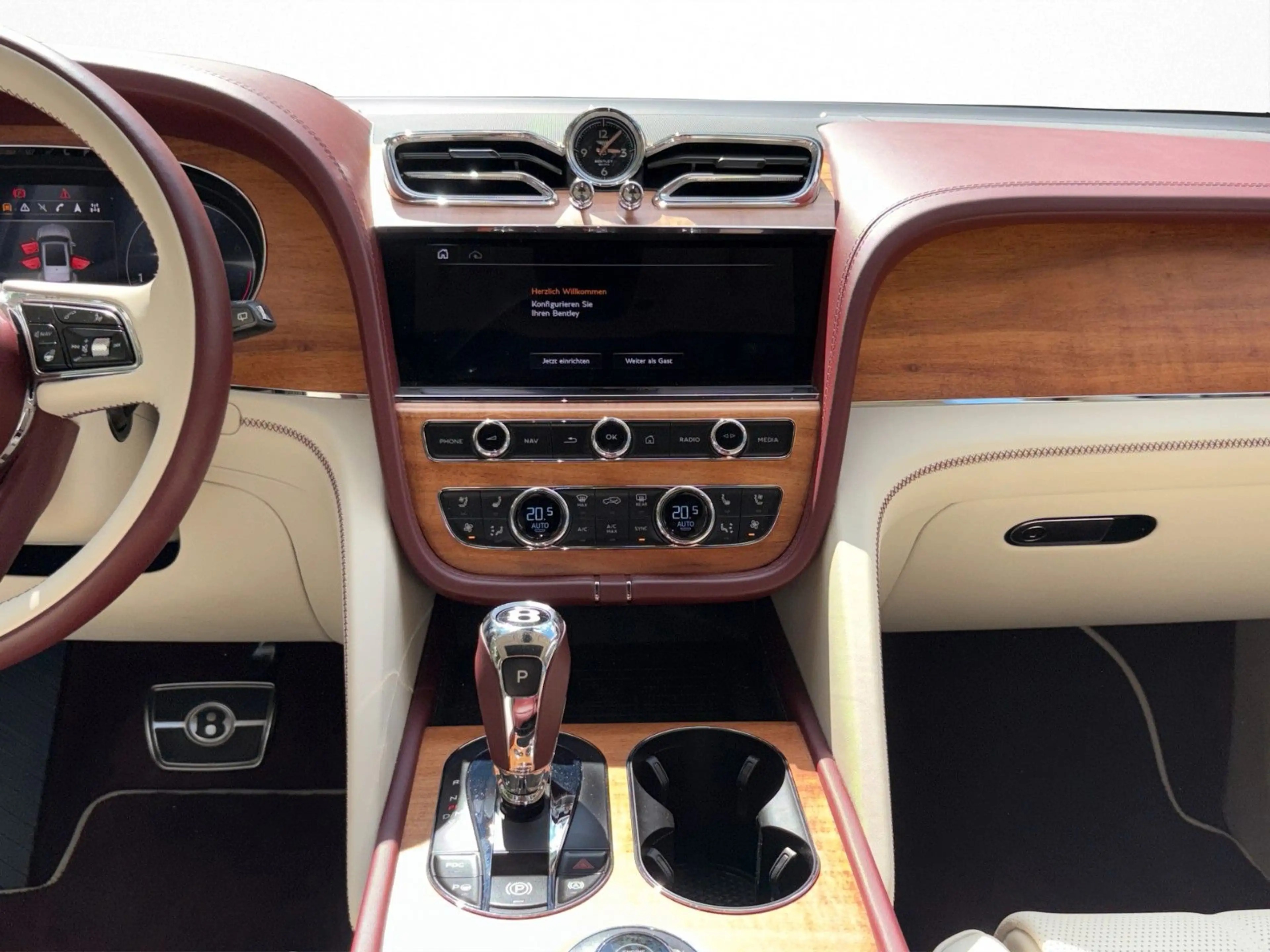 Bentley Bentayga 4.0 V8 white satin — photo 15
