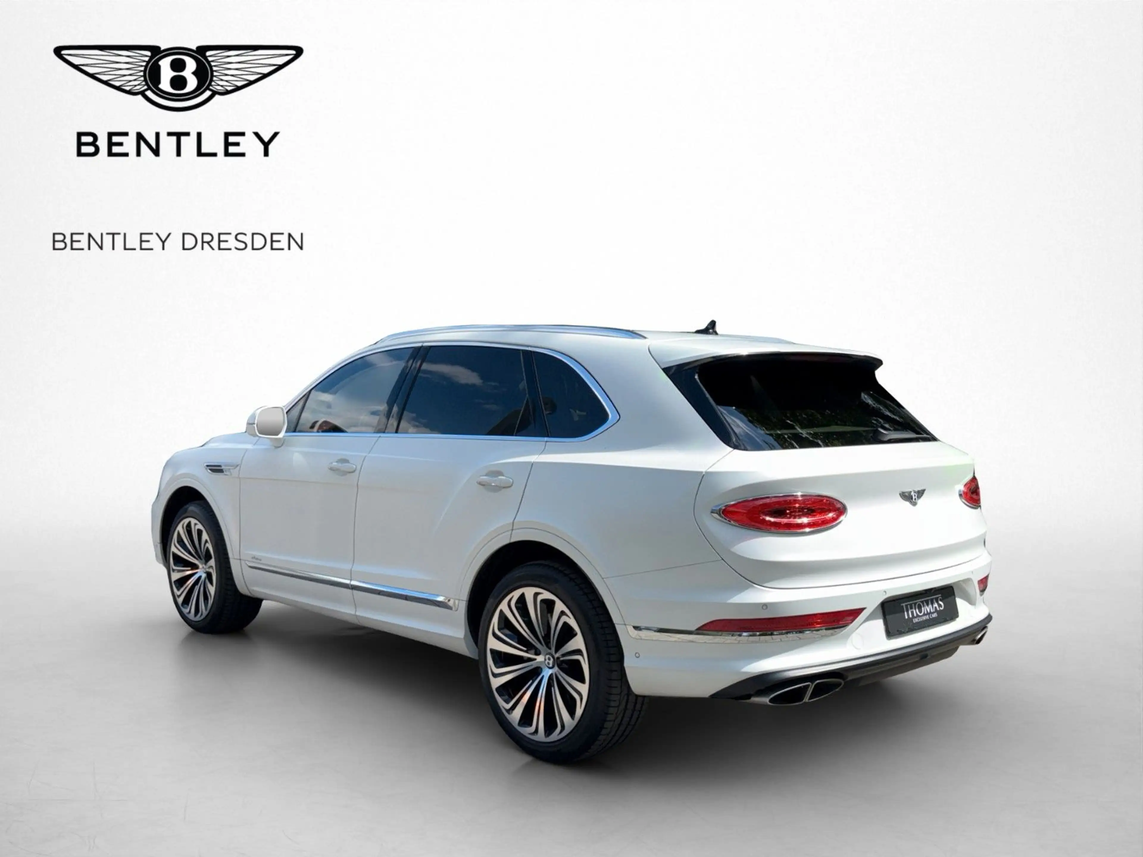 Bentley Bentayga 4.0 V8 white satin — photo 4