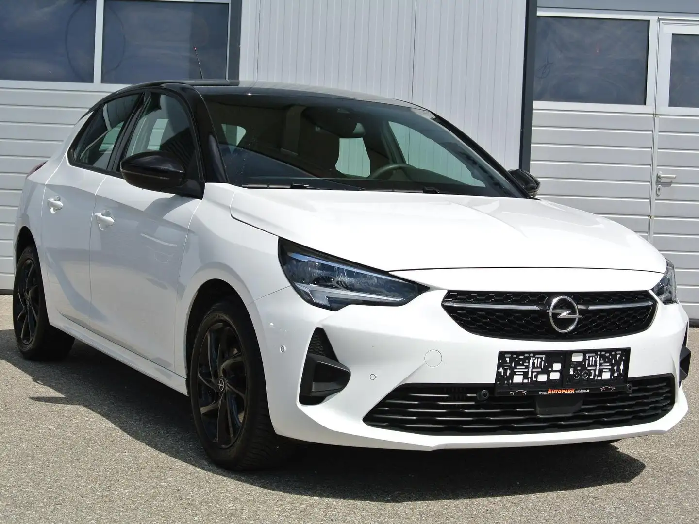 Opel Corsa 1.2 Aut. **GS-Line** NAVI * KAMERA * PDC * Keyless Weiß - 1