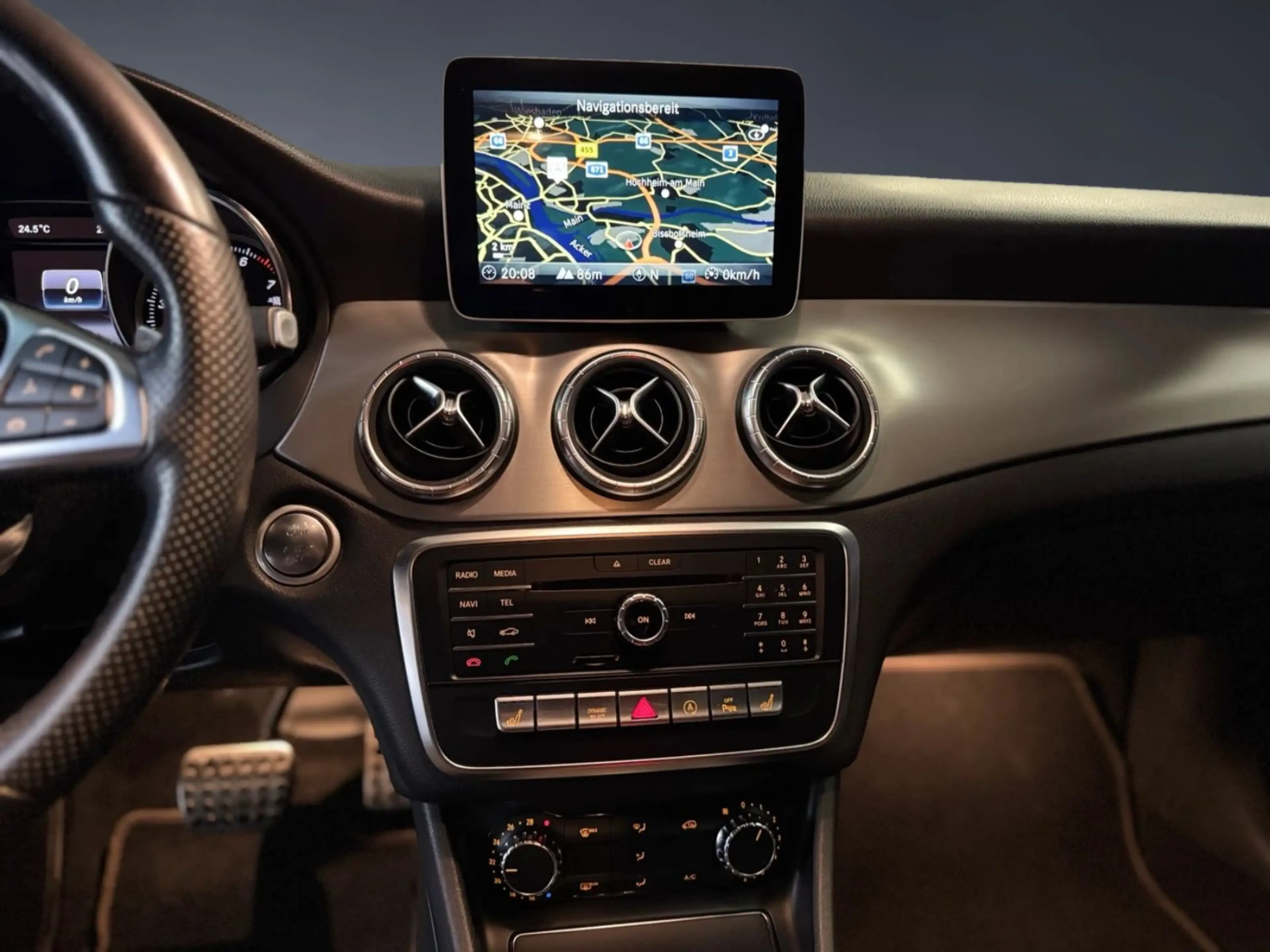 Mercedes-Benz CLA 200 AMG/NIGHT/KAM/LED/18" AMG/Parkassist/SHZ — photo 13