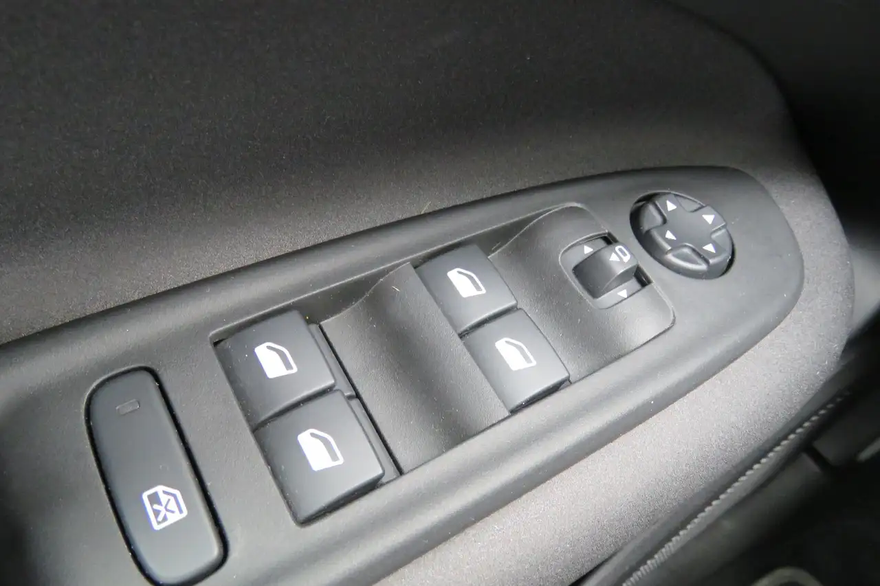 Alfa Romeo Junior 2025 — фото 15