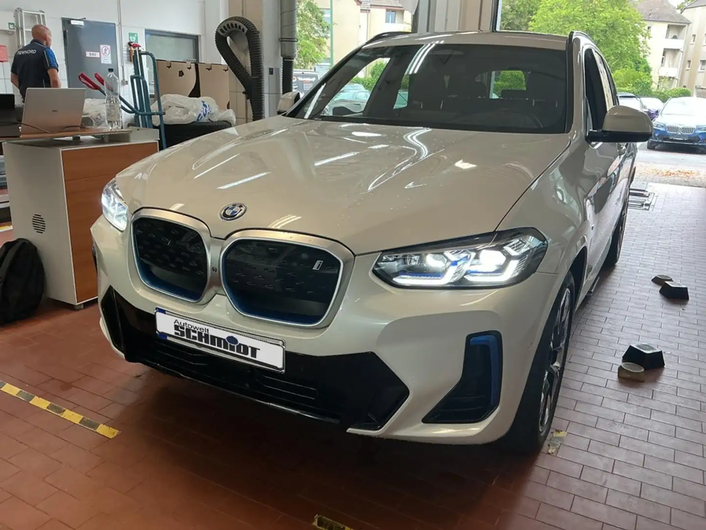 BMW iX3 IMPRESSIVE + 2Jahre-BPS.-GARANTIE Weiß - 2