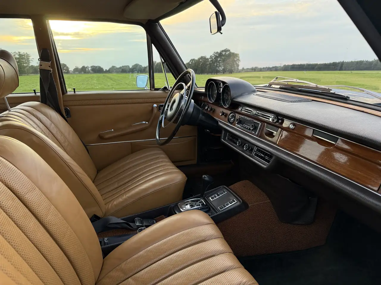 Mercedes-Benz 280 SE, foto 1