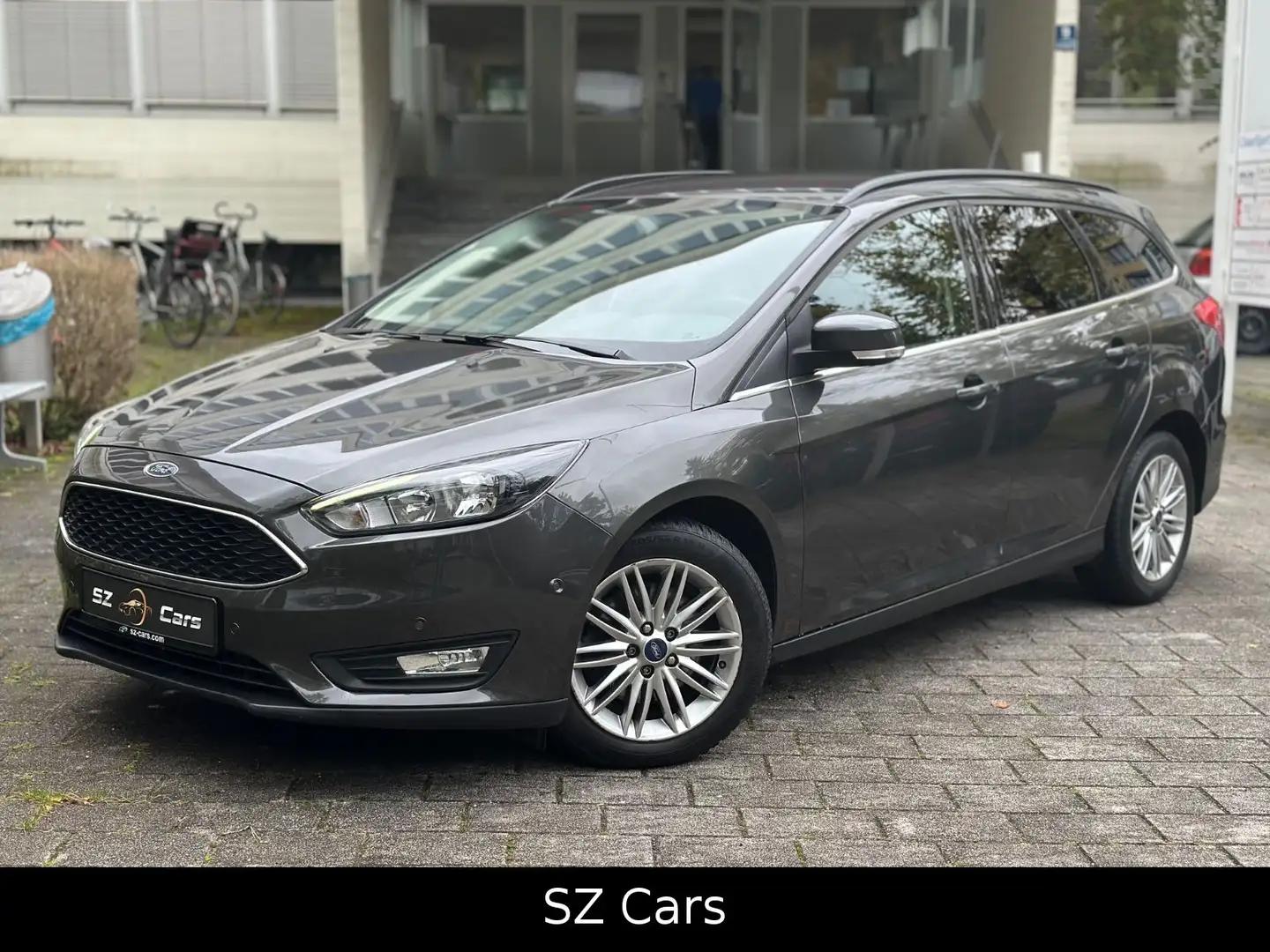 Ford Focus Turnier 1,5 Cool & Connect*Aut.* Gris - 1