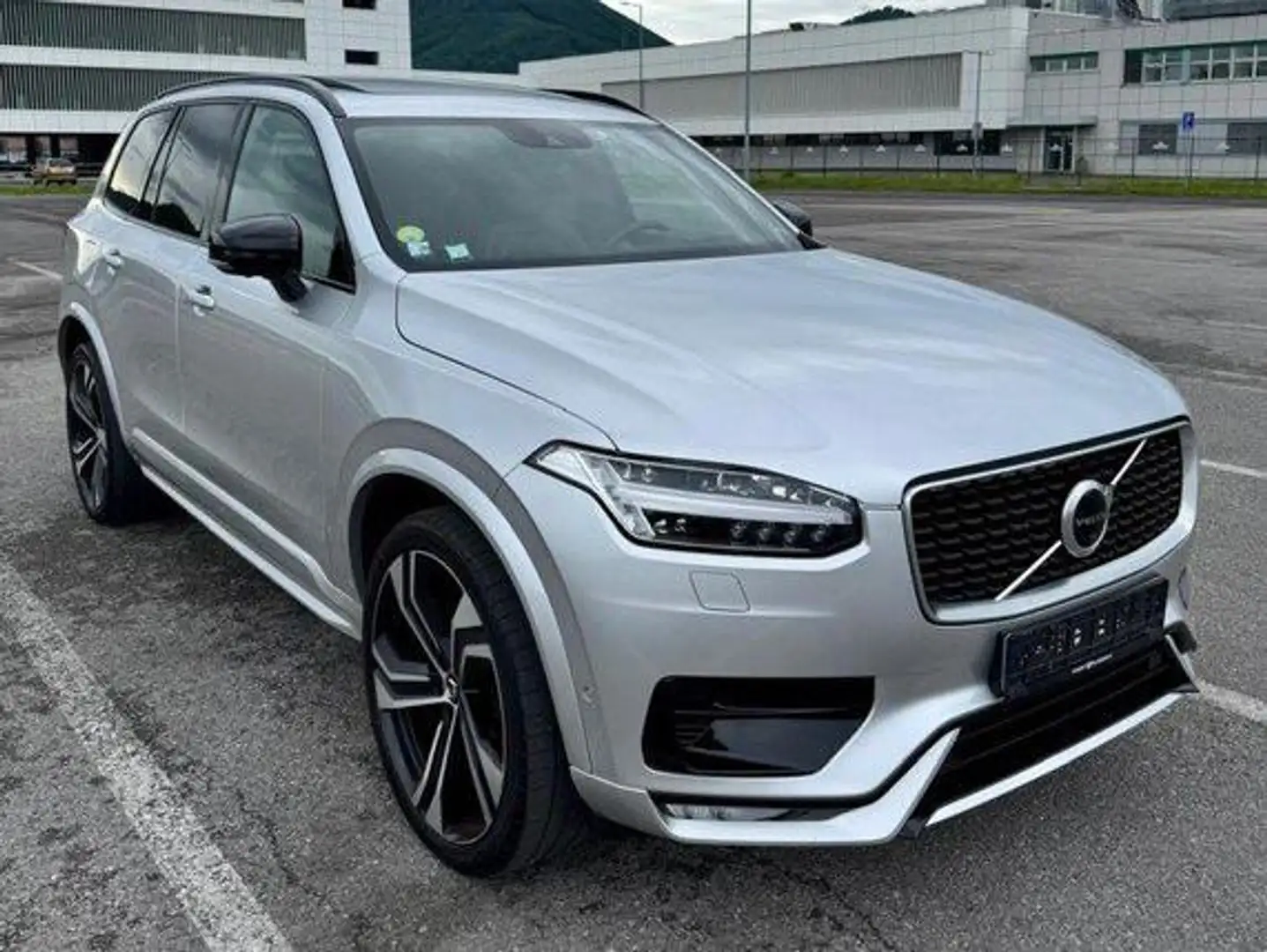 Volvo XC90 XC90 B5 2.0D AWD Geartronic RDesign srebrna - 1