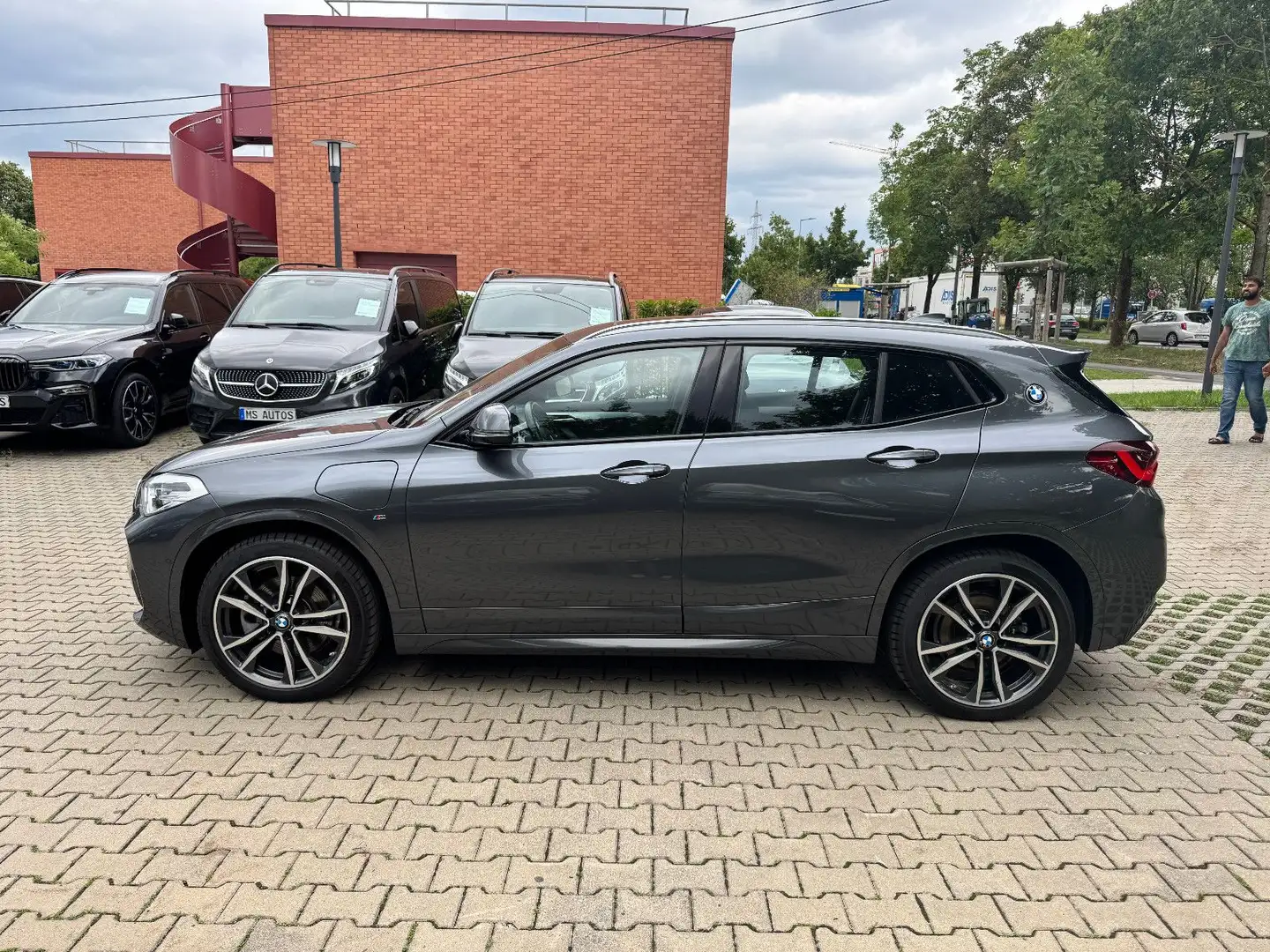 BMW X2 xDrive 25 e MSport*Panorama*Kamera*ACC*NaviP Gris - 2