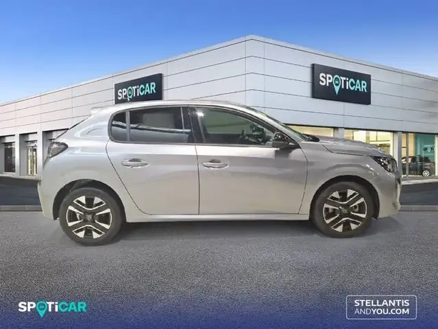 Peugeot 208 view 4
