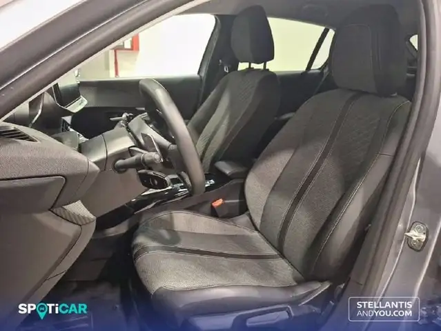 Peugeot 208 view 9