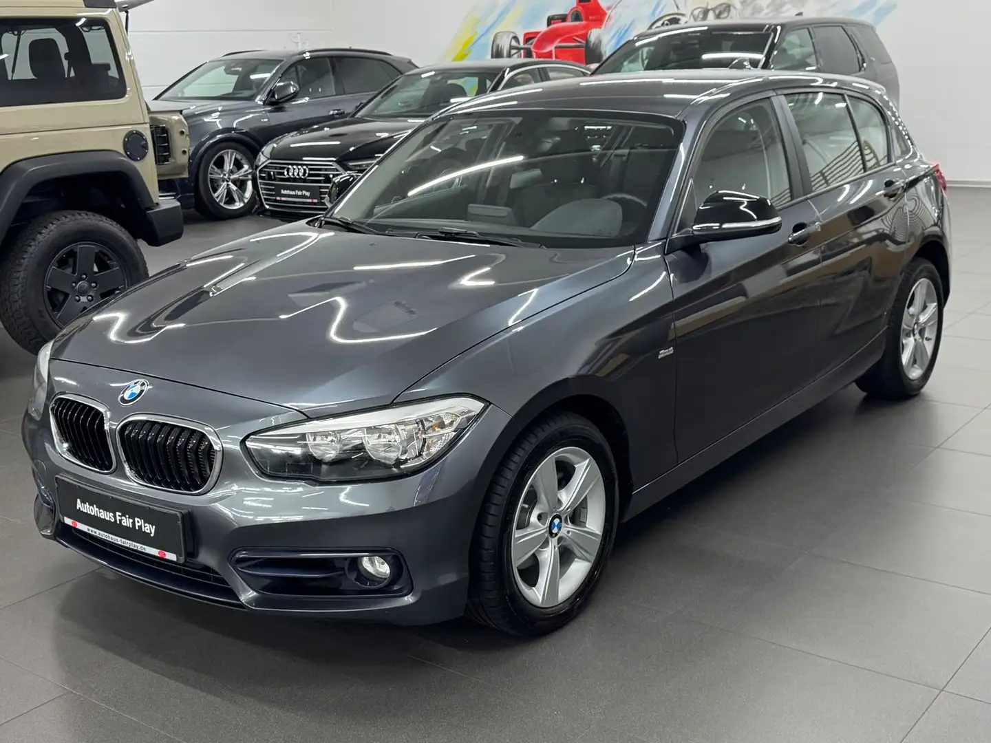 BMW 118 d Sport Line NAVI/2.HAND/UNFALLFREI! Grigio - 1