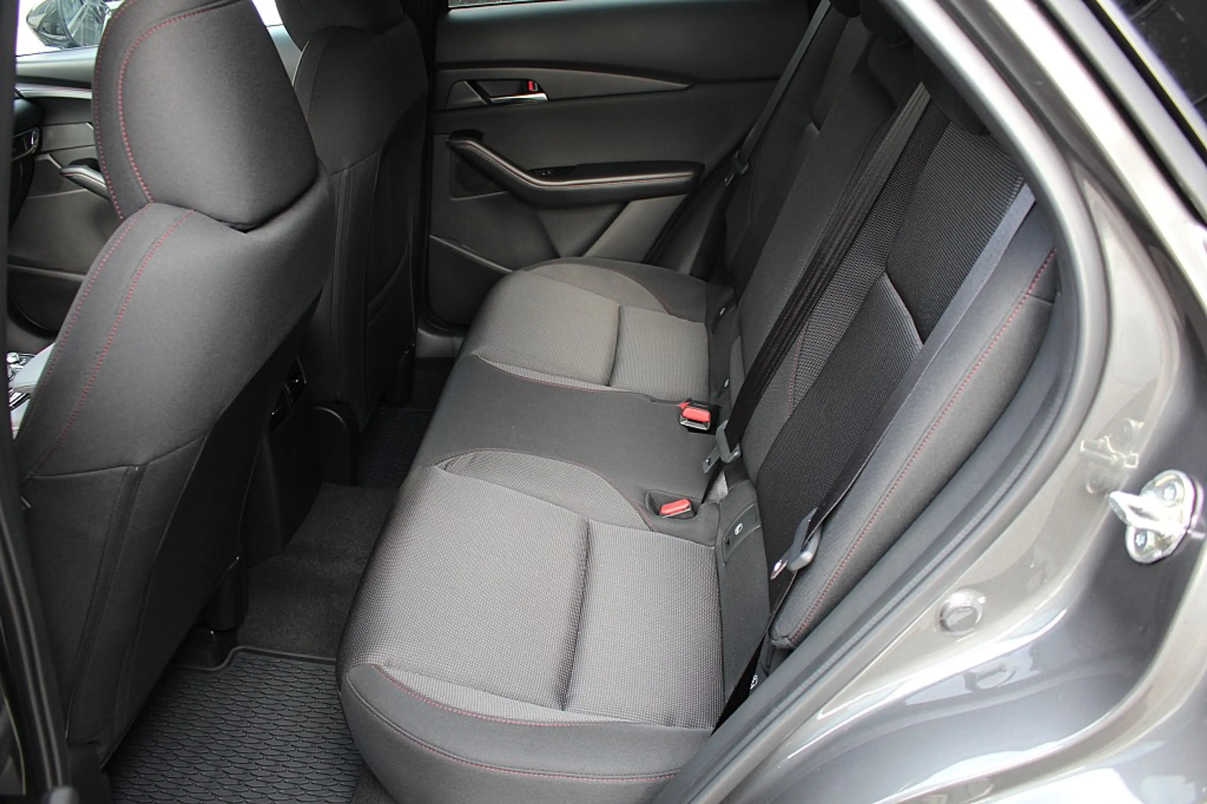 Mazda CX-30 e-Skyactive G140 Homura — photo 12