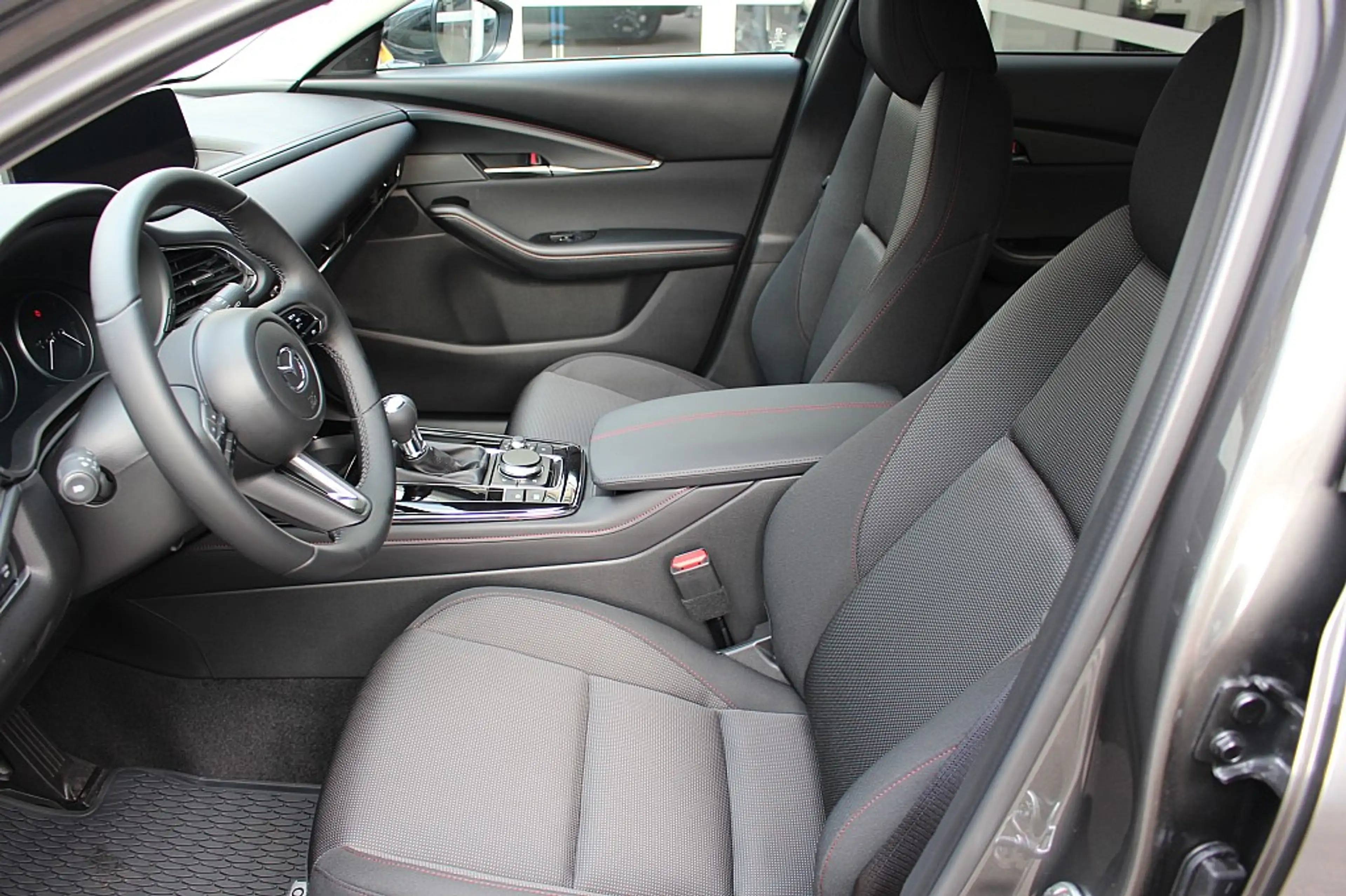 Mazda CX-30 e-Skyactive G140 Homura — photo 11