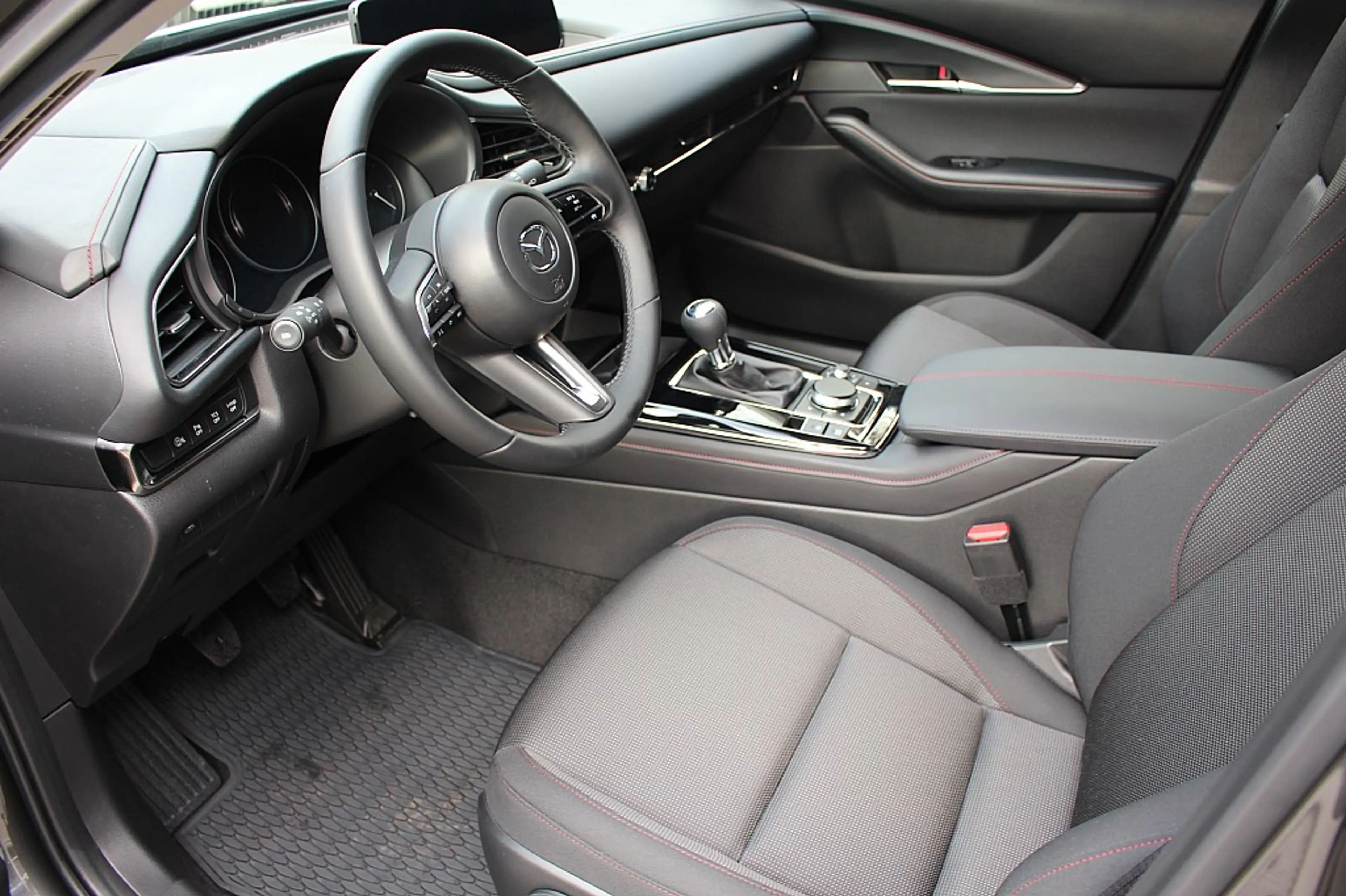 Mazda CX-30 e-Skyactive G140 Homura — photo 10