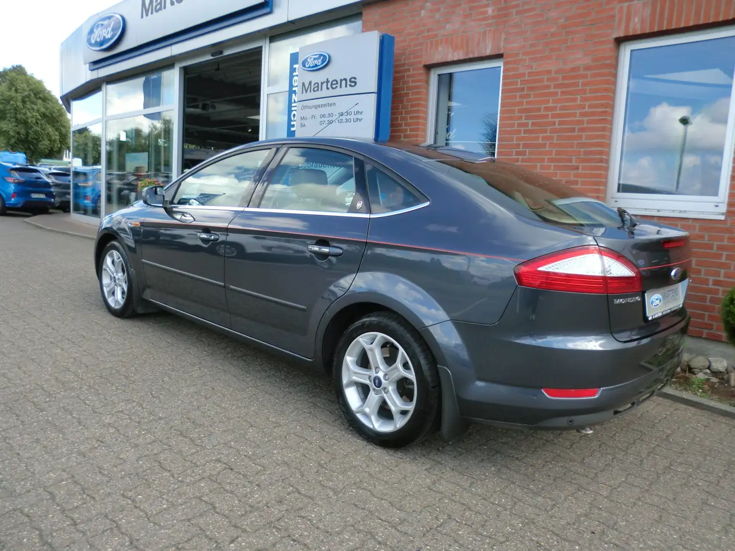 Ford Mondeo Ghia X  | Automatik Grau - 2