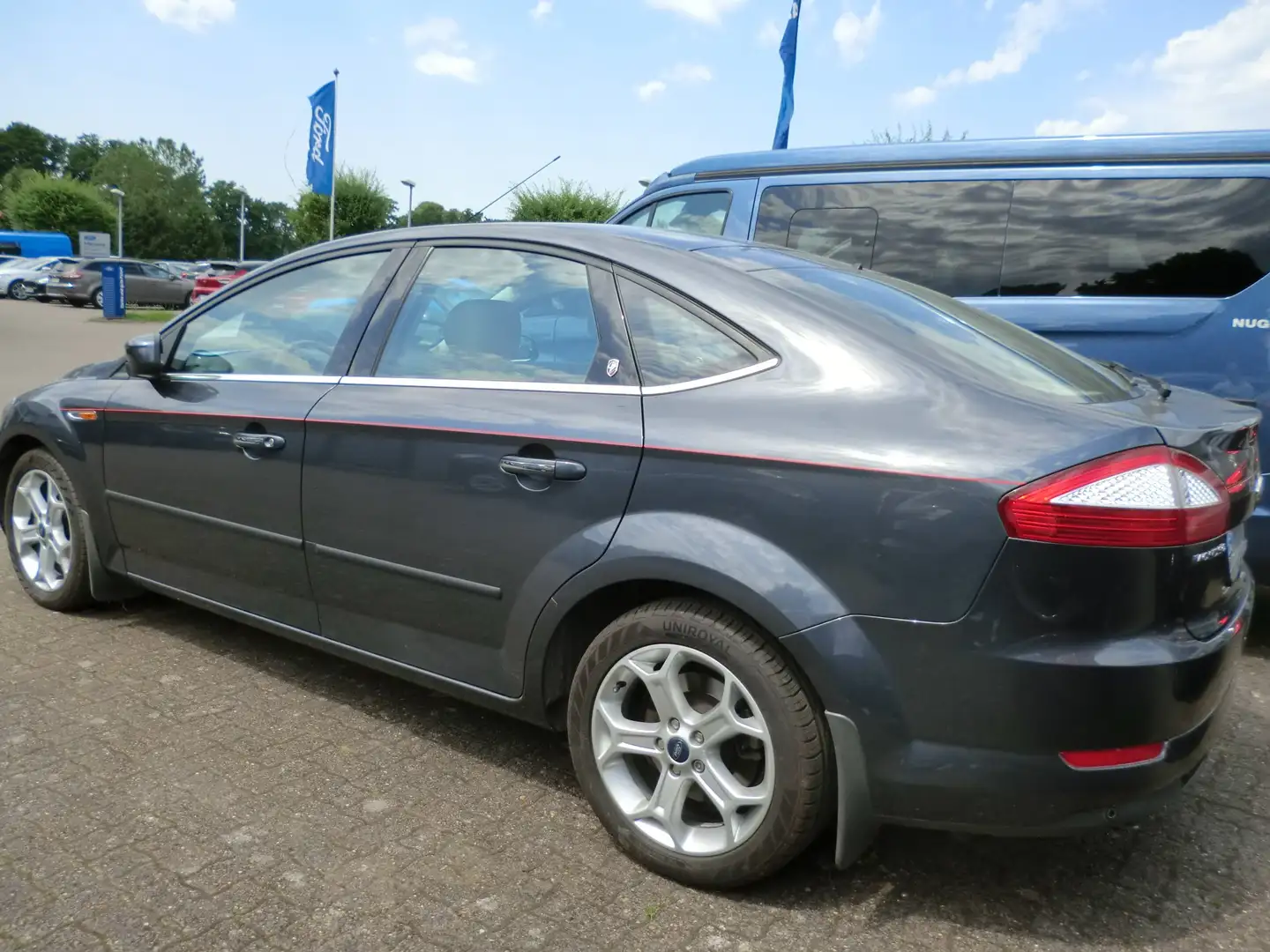 Ford Mondeo Ghia X Automatik Grau - 2