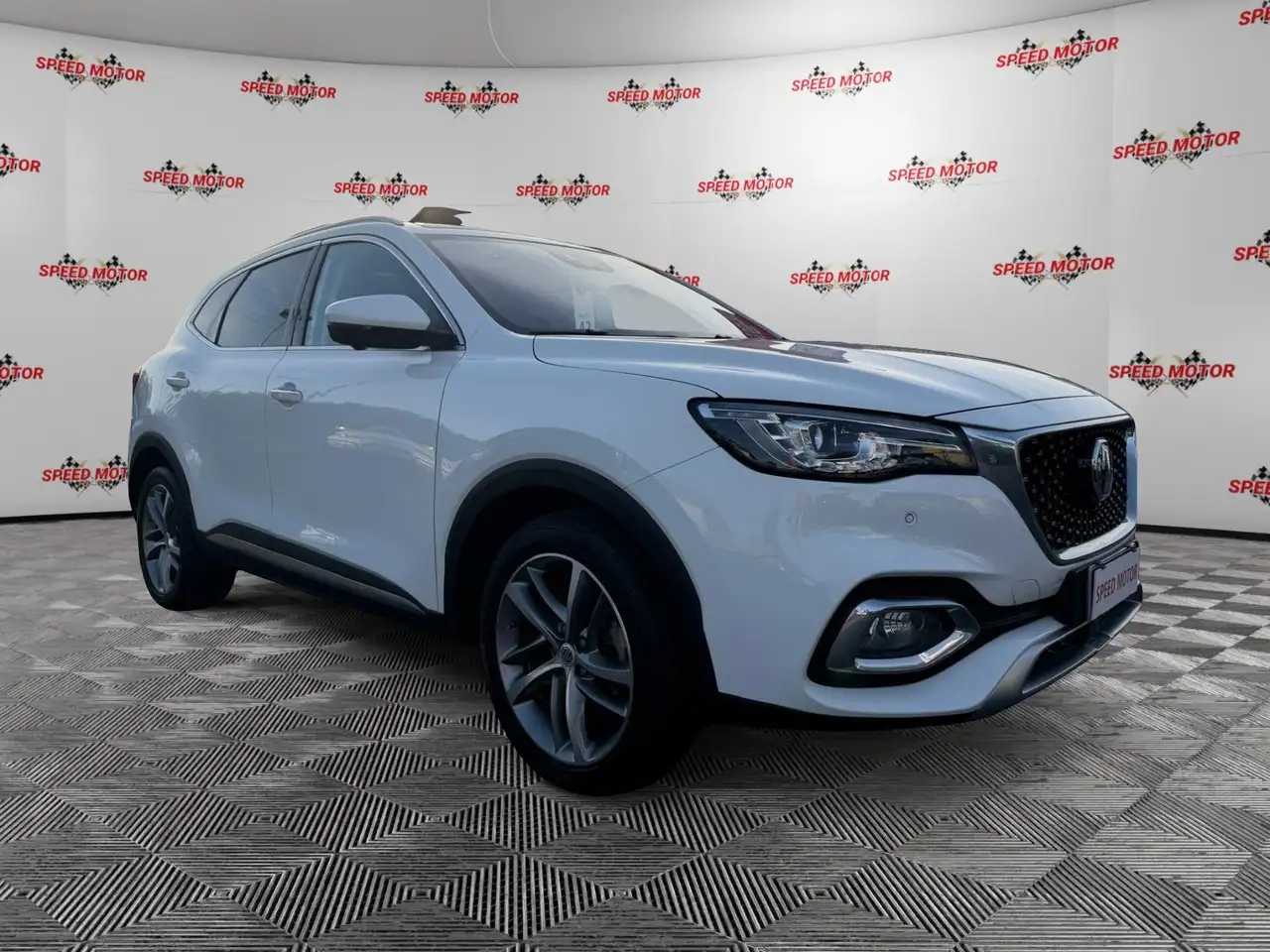 MG HS