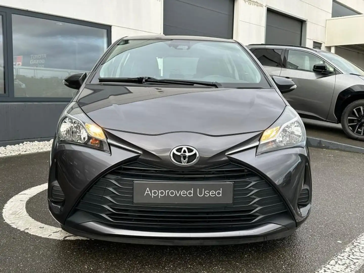 Toyota Yaris Connect Gris - 2