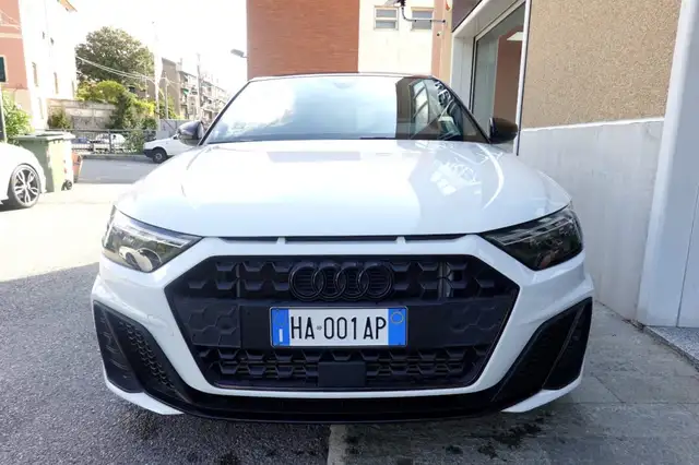 Audi A1 view 8