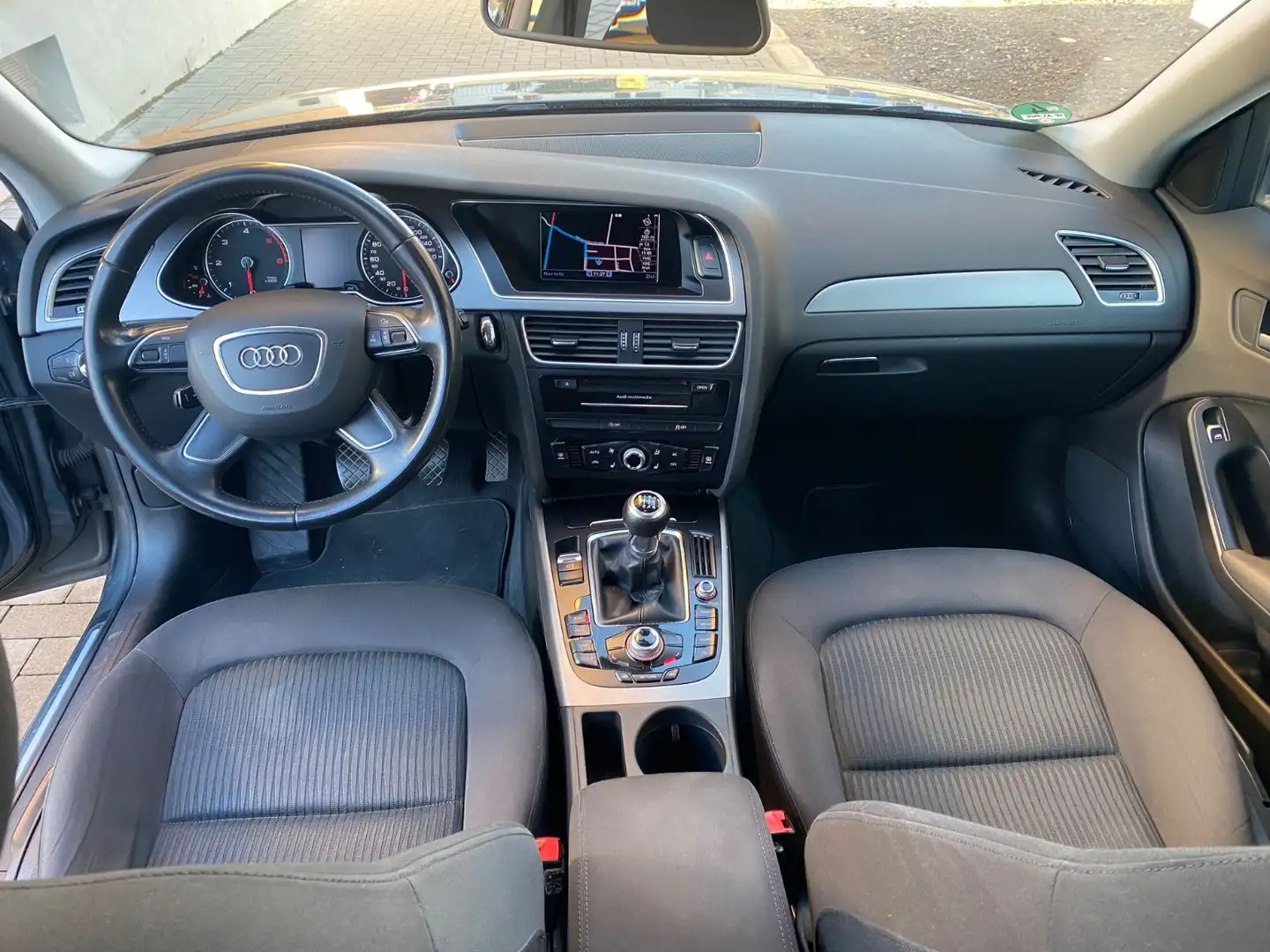 Audi A4 Avant 2.0 TDI Attraction Navi SHZ PDC Alu Grau - 2