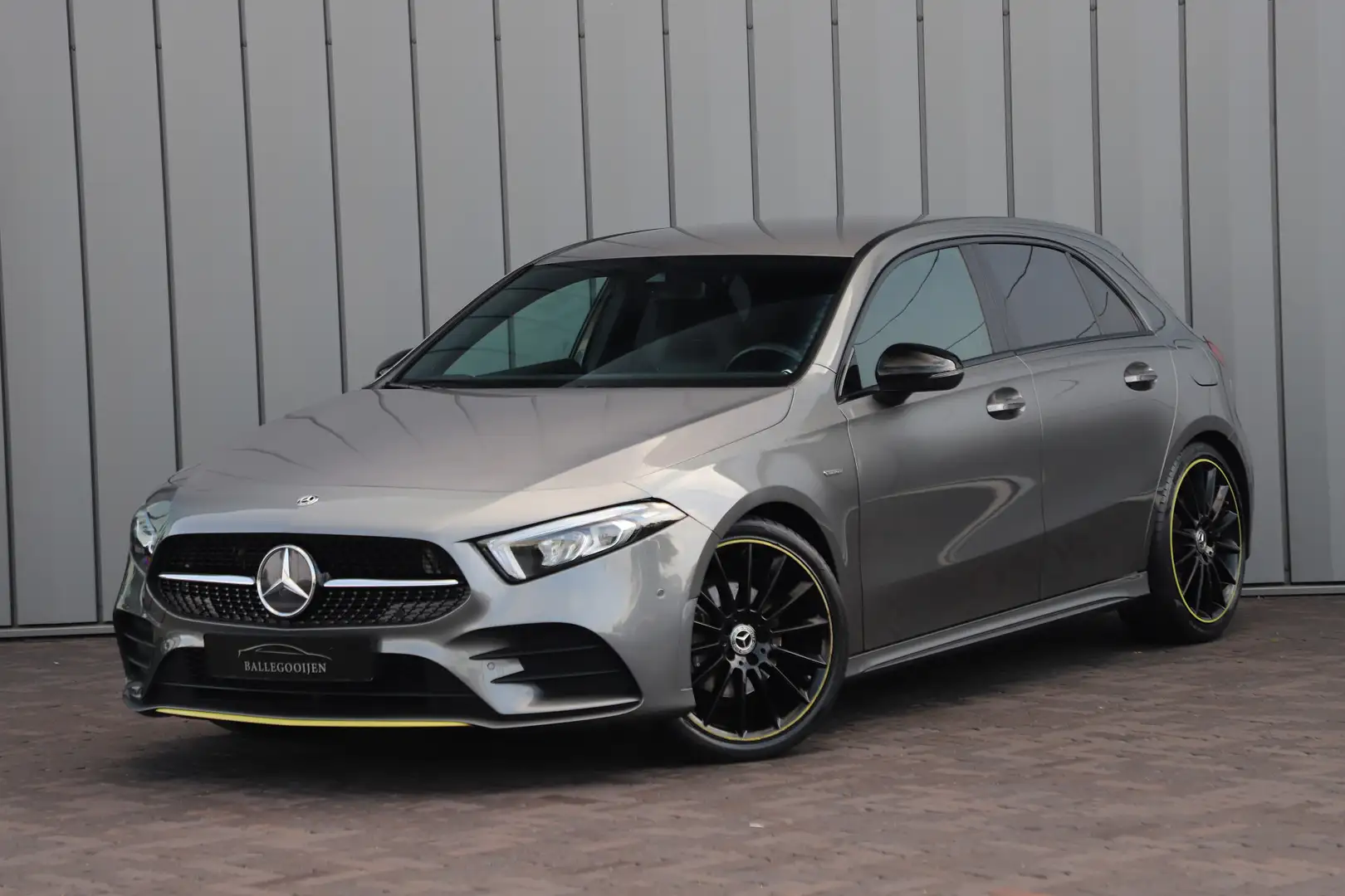 Mercedes-Benz A 200 AMG Edition 1 | 163PK | Sfeerverlichting | Led | W Gris - 1