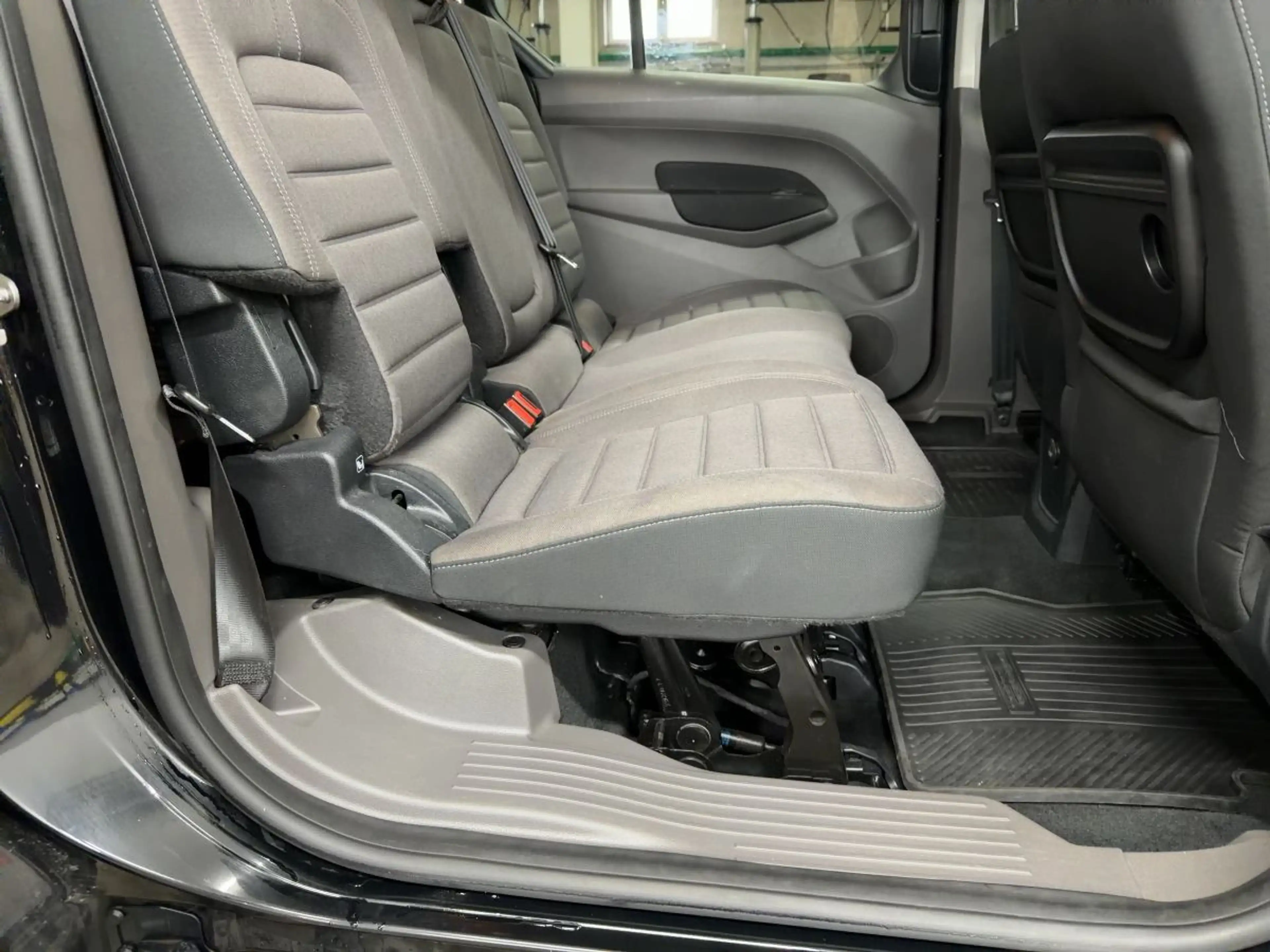 Ford Grand Tourneo Connect 1.5TDCi TITANIUM SITZE 7 — photo 14