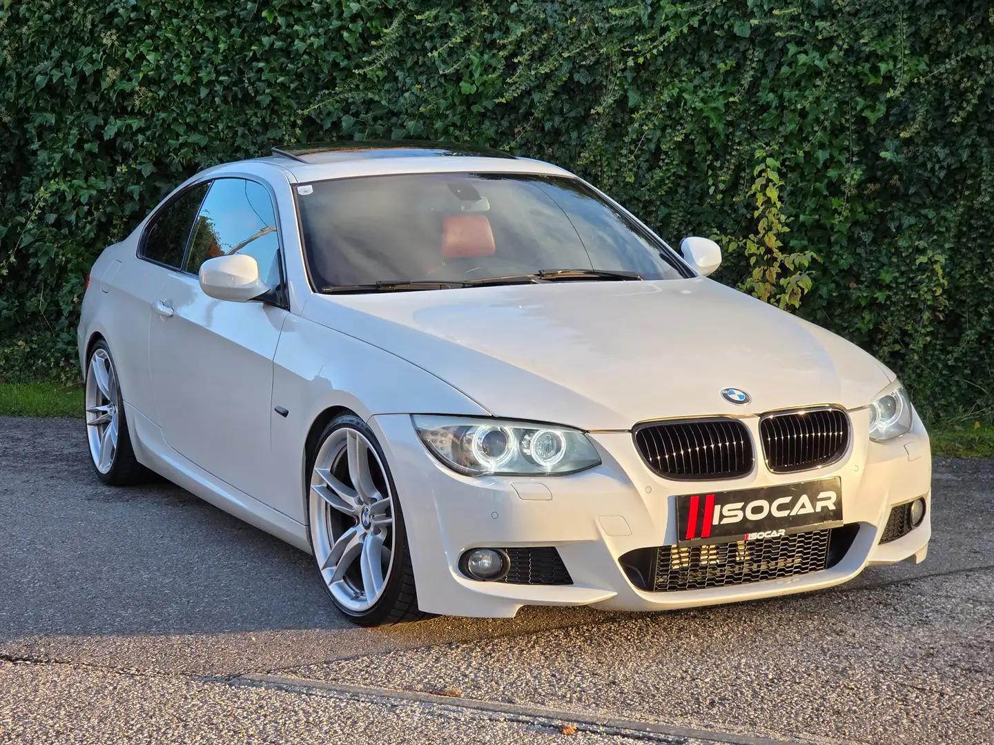 BMW 330 d E92 /// M-PAKET // SCHIEBEDACH / FACELIFT / H&K Weiß - 1