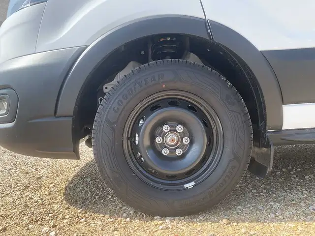 Ford Transit view 9