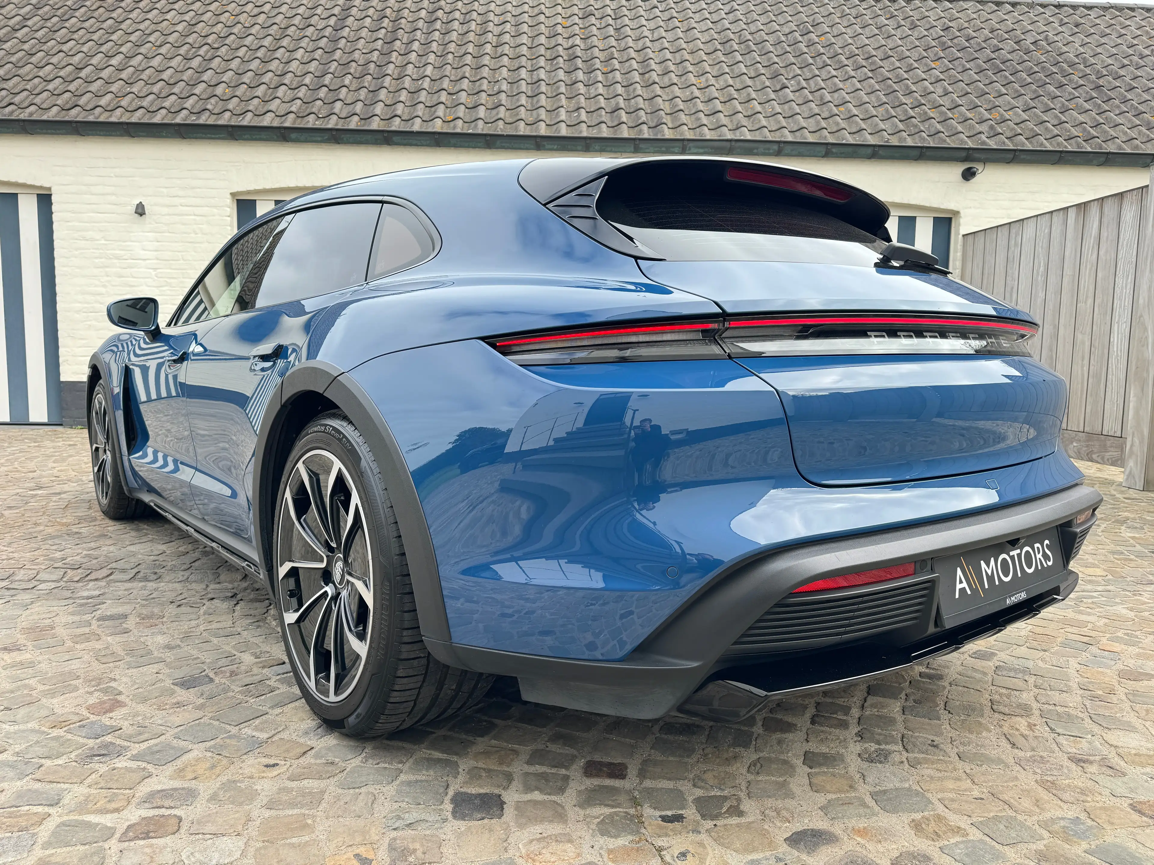 Porsche Taycan 4 Cross Turismo - 93.4 kWh - NO VAT - 05/2022 — photo 3