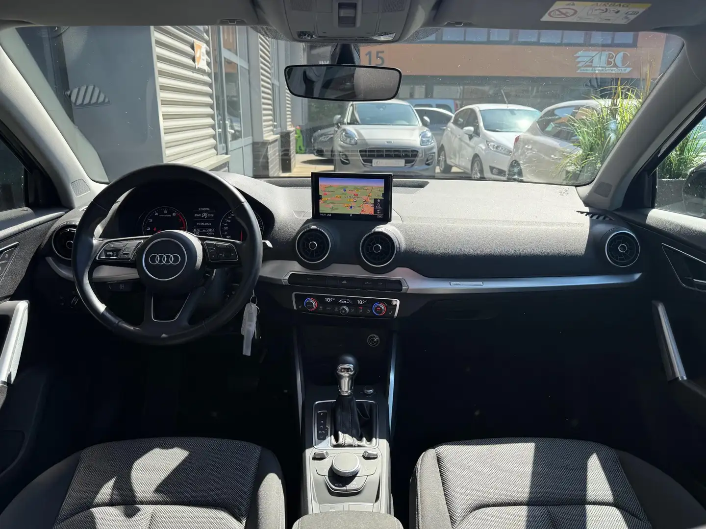 Audi Q2 1.4 TFSI CoD Sport Pano Navi LED Grijs - 2