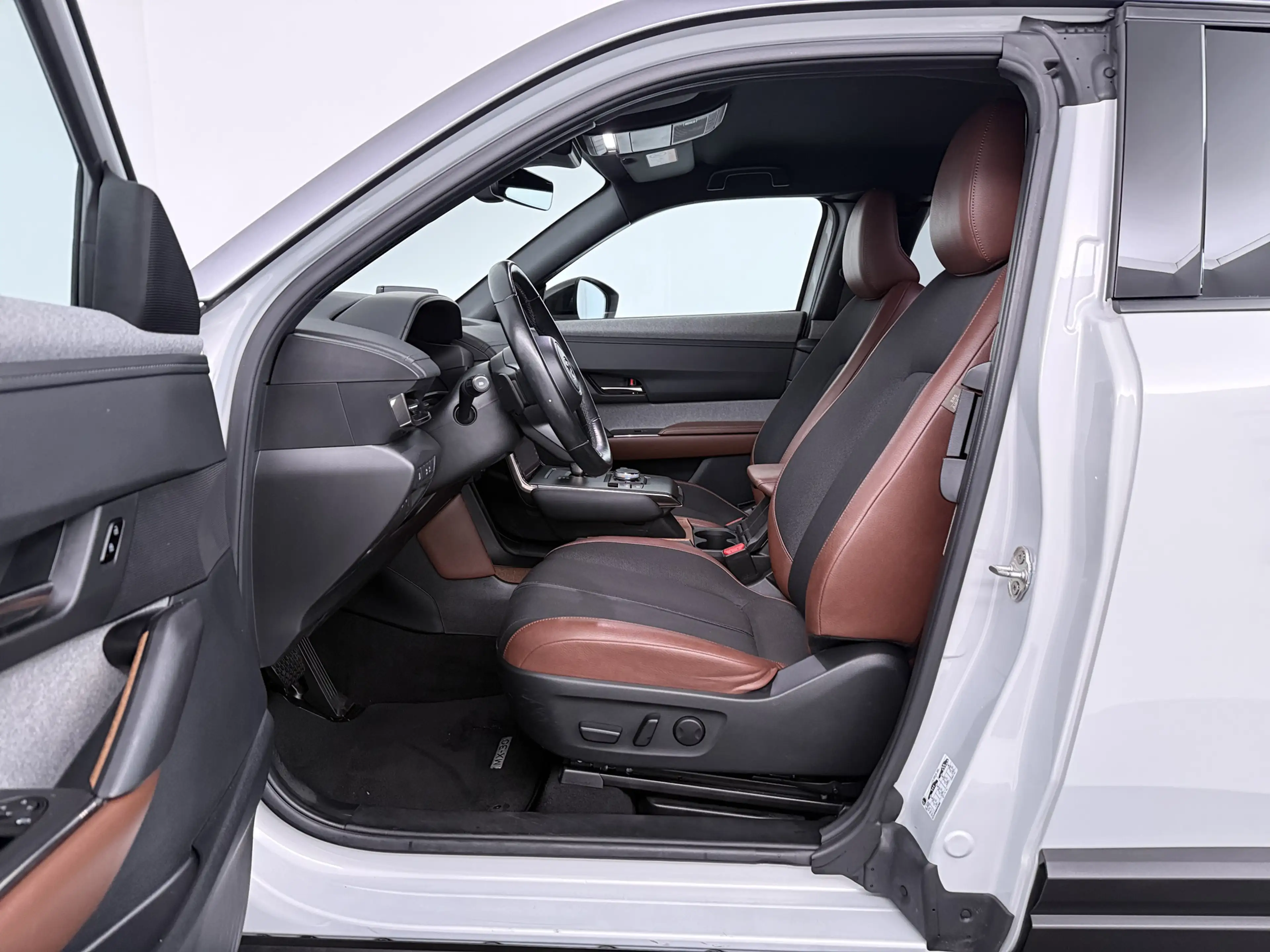 Mazda MX-30 e-SkyActiv 145 Comfort 36 kWh Onderweg-naar-dealer — photo 12