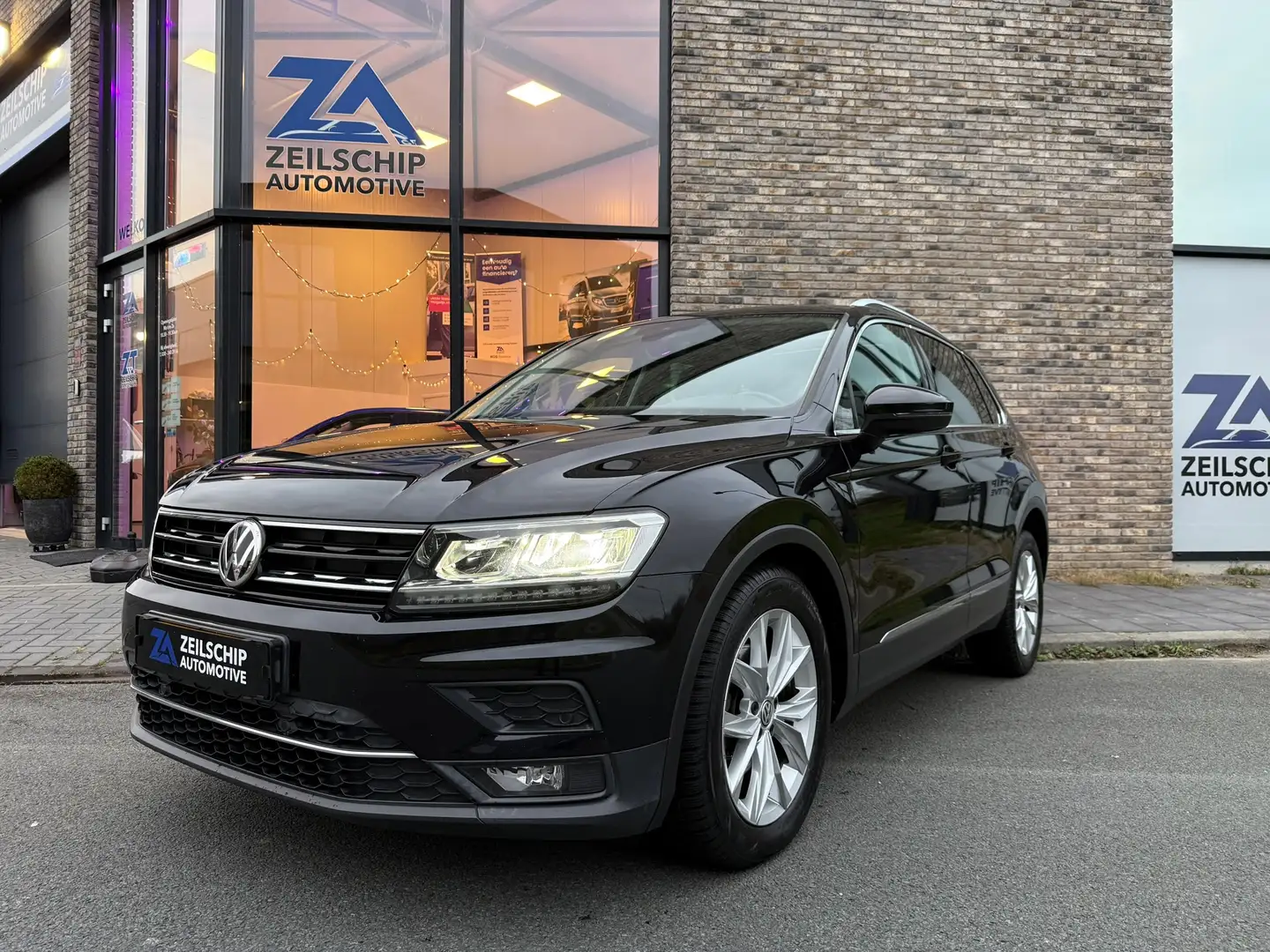 Volkswagen Tiguan 1.5 TSI ACT Highline |DSG|Navi|Virtual|Led|Pdc|ACC Negro - 1