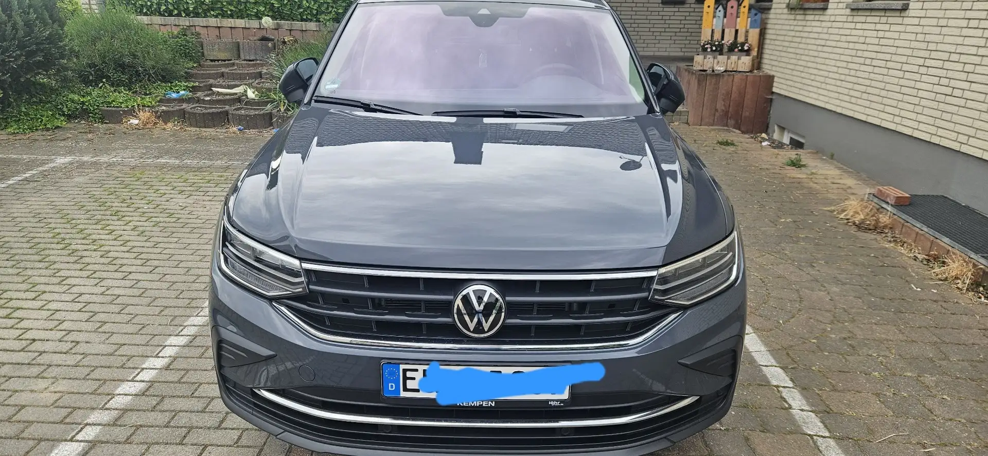 Volkswagen Tiguan Active - 1
