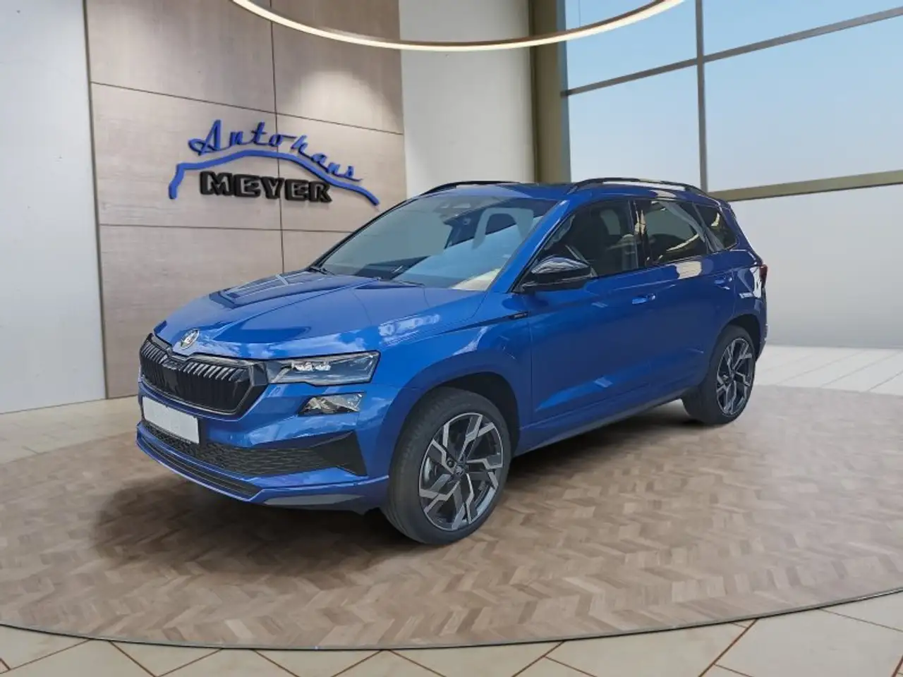 Skoda Karoq Sportline 2,0TSI DSG Pano/AHK/4*J.Gar/Navi/Matrix — photo 1 of 40