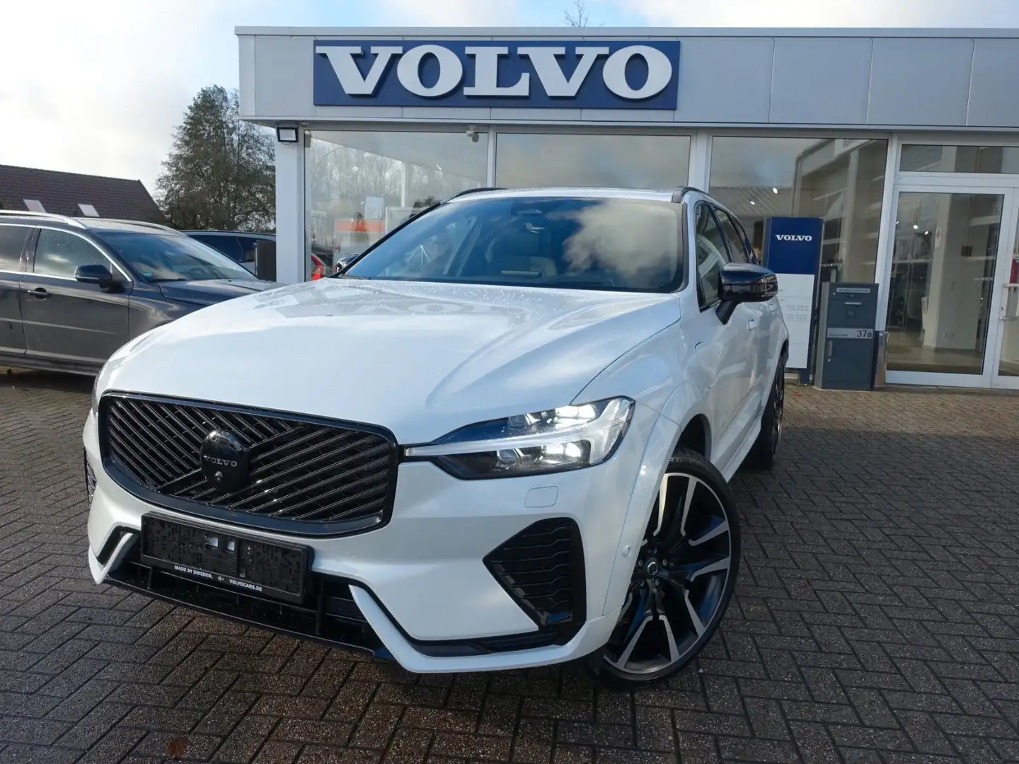 Volvo XC60 T6 Black Edition Dark MJ26! /360°/AHK/22" Weiß - 1
