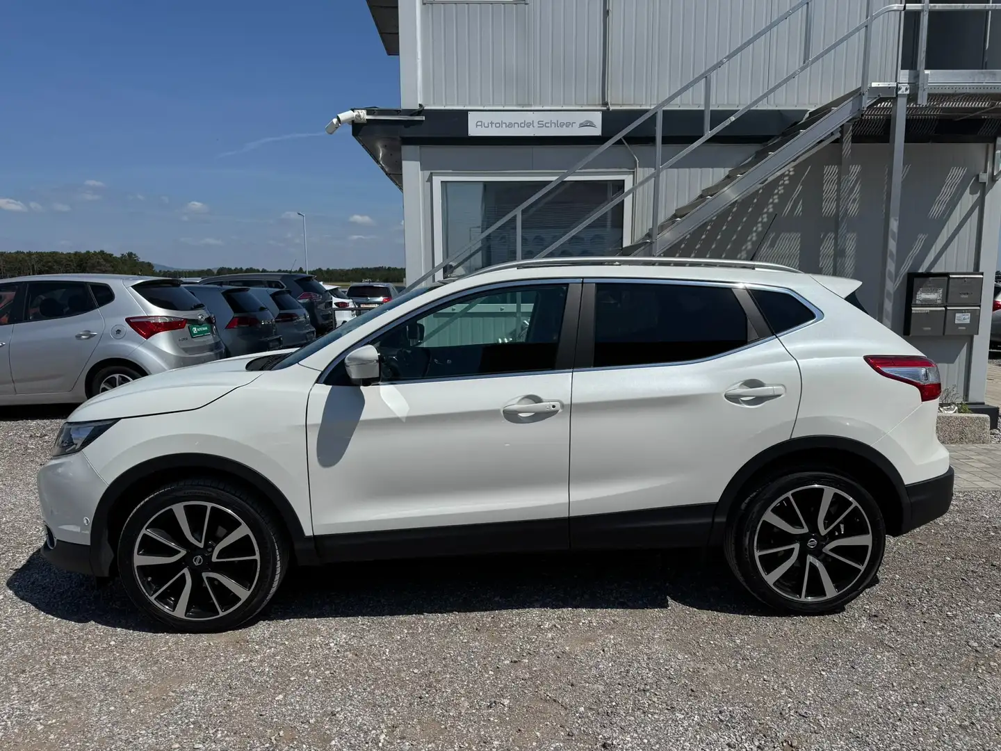 Nissan Qashqai 1.6 dCi Tekna Aut. Glasdach_Teilleder_NAVIGATION Wit - 2