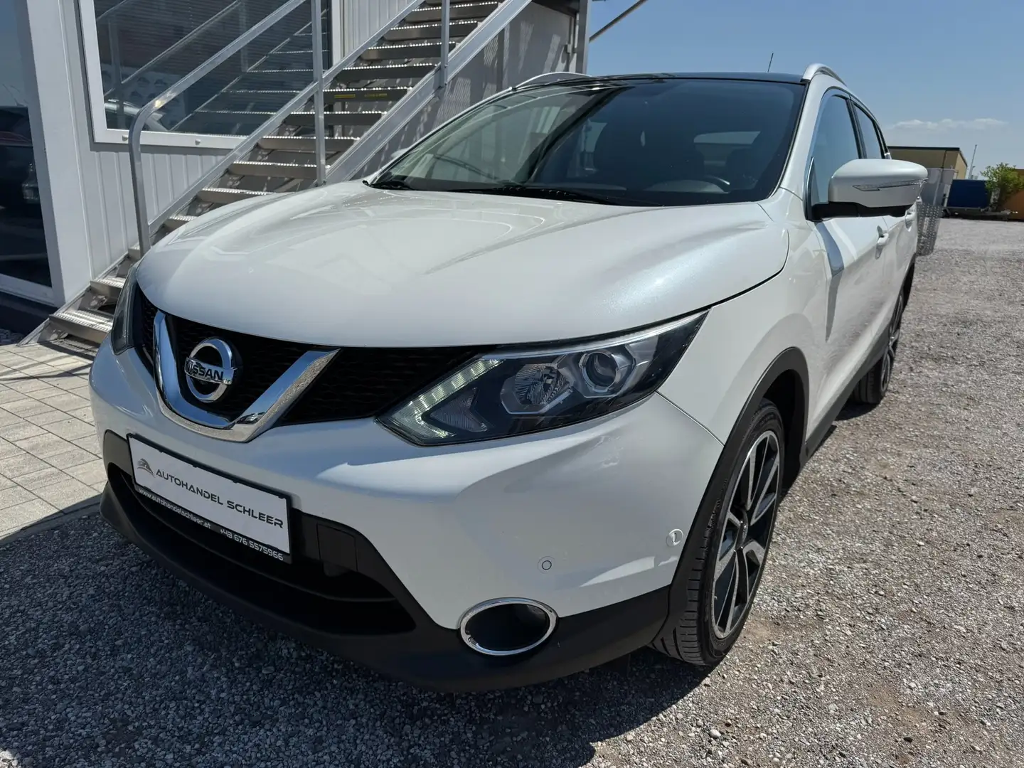 Nissan Qashqai 1.6 dCi Tekna Aut. Glasdach_Teilleder_NAVIGATION Wit - 1