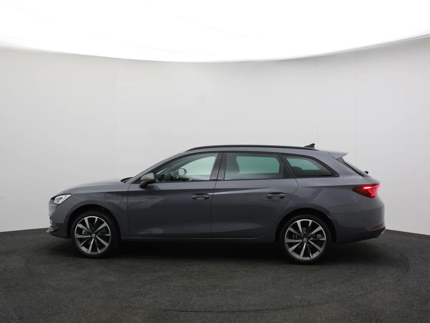 SEAT Leon Sportstourer 1.5 TSI eHybrid 204pk FR Business - e Grijs - 2
