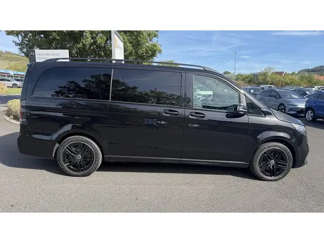 Mercedes-Benz V-Class view 4