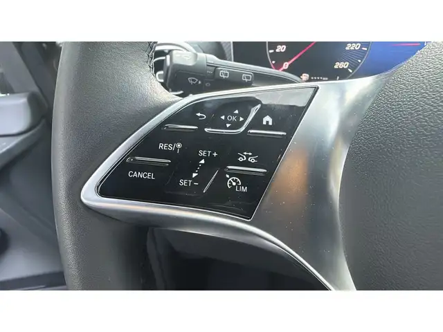 Mercedes-Benz V-Class view 13