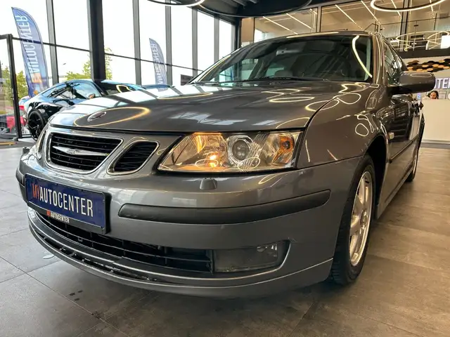 Saab 9-3 view 4