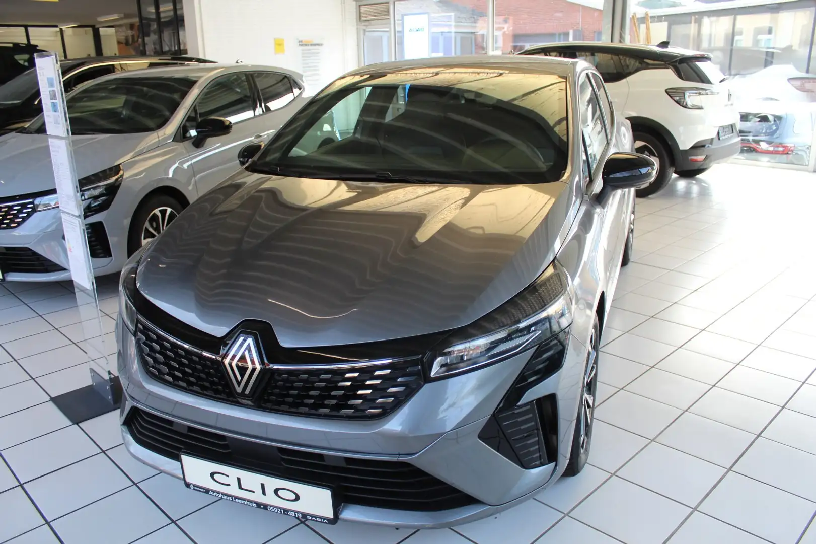 Renault Clio Techno 1.0 TCe 90 Gris - 2
